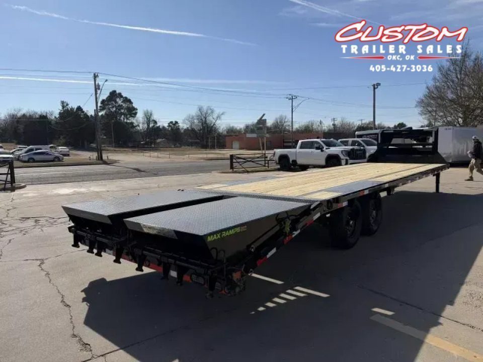 New #391400 2027 LOAD TRAIL GP 32 X 102 TANDEM AXLE LOW-PRO 14K GOOSENECK TRAILER W/ MAX RAMPS