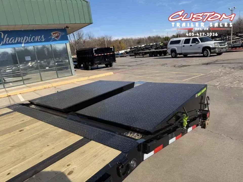 New #391400 2027 LOAD TRAIL GP 32 X 102 TANDEM AXLE LOW-PRO 14K GOOSENECK TRAILER W/ MAX RAMPS