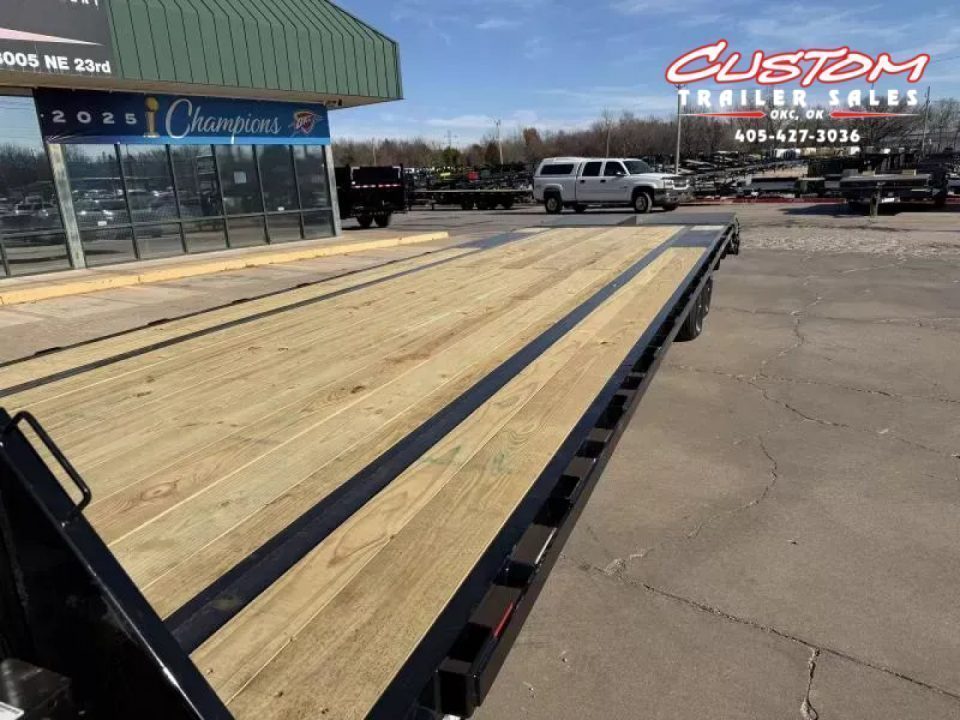 New #391400 2027 LOAD TRAIL GP 32 X 102 TANDEM AXLE LOW-PRO 14K GOOSENECK TRAILER W/ MAX RAMPS
