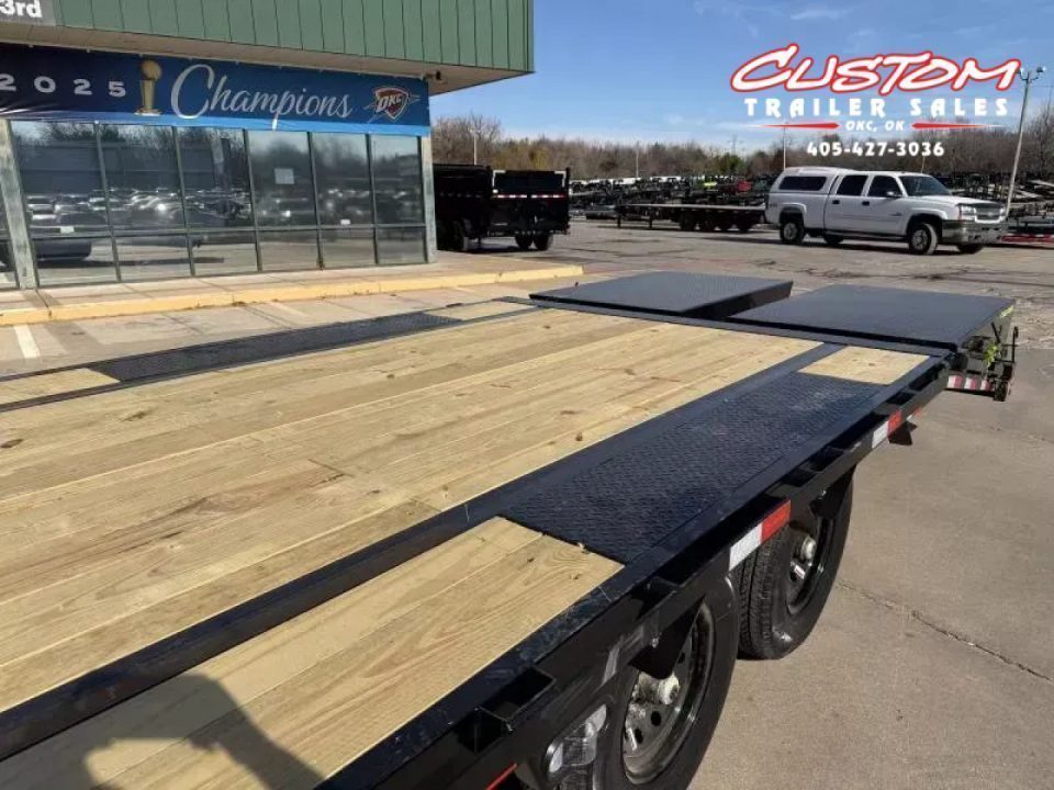 New #391400 2027 LOAD TRAIL GP 32 X 102 TANDEM AXLE LOW-PRO 14K GOOSENECK TRAILER W/ MAX RAMPS