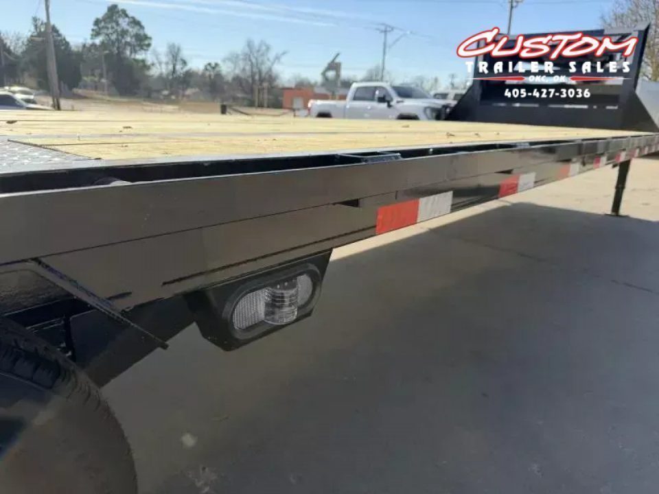 New #391400 2027 LOAD TRAIL GP 32 X 102 TANDEM AXLE LOW-PRO 14K GOOSENECK TRAILER W/ MAX RAMPS