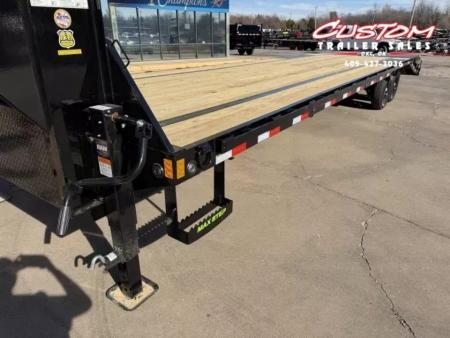New #391400 2027 LOAD TRAIL GP 32 X 102 TANDEM AXLE LOW-PRO 14K GOOSENECK TRAILER W/ MAX RAMPS