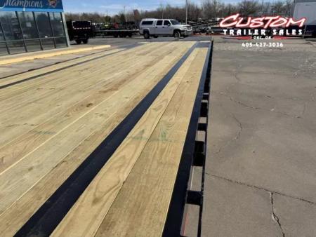 New #391400 2027 LOAD TRAIL GP 32 X 102 TANDEM AXLE LOW-PRO 14K GOOSENECK TRAILER W/ MAX RAMPS