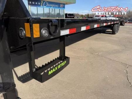 New #391400 2027 LOAD TRAIL GP 32 X 102 TANDEM AXLE LOW-PRO 14K GOOSENECK TRAILER W/ MAX RAMPS