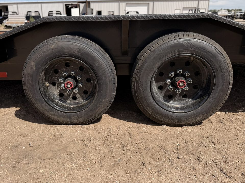 New 2027 MAXD 8.5-24 Gooseneck Tilt Deck Equipment Hauler W/ 18 PLY Tires 18K GVWR Flatbed Trailer