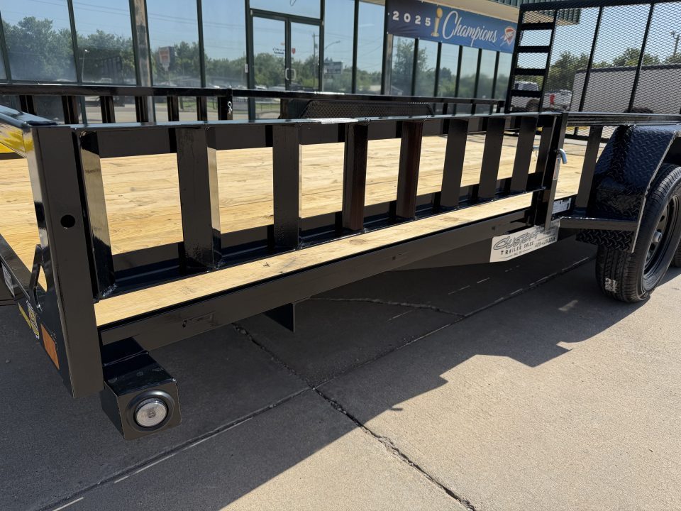 New #388956 2027 LOAD TRAIL UE 16 X 83 TANDEM AXLE UTILITY W/ RAMP GATE 7K