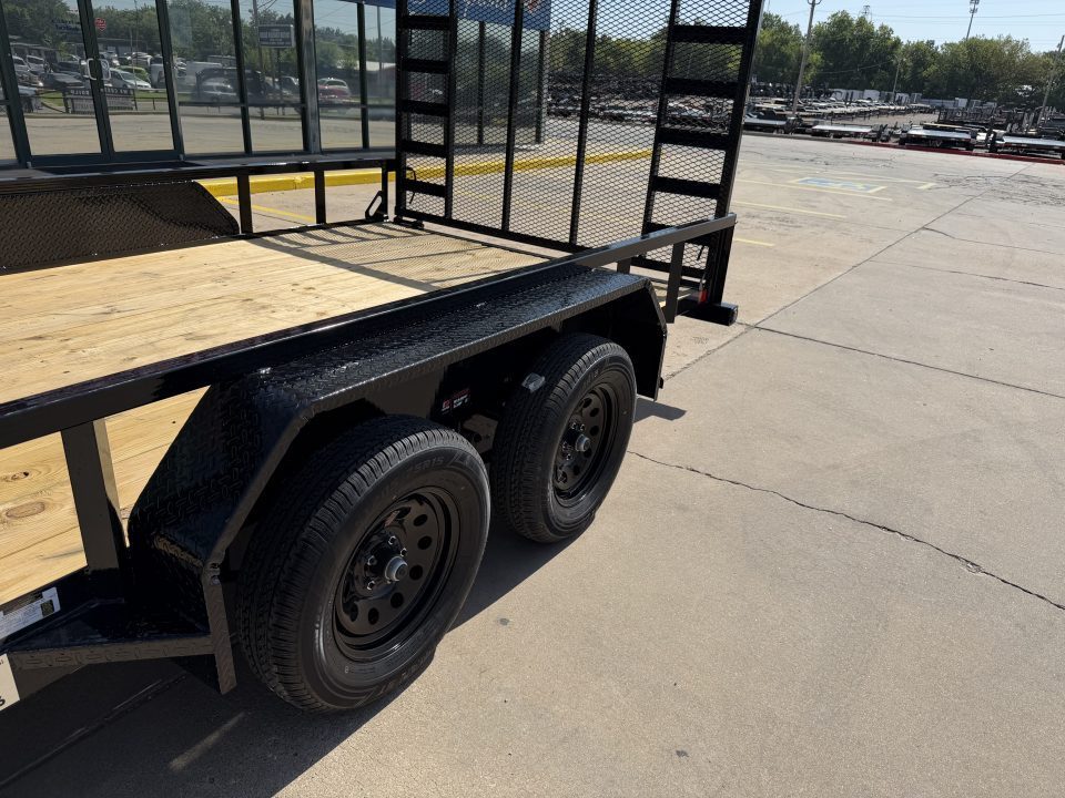 New #388956 2027 LOAD TRAIL UE 16 X 83 TANDEM AXLE UTILITY W/ RAMP GATE 7K