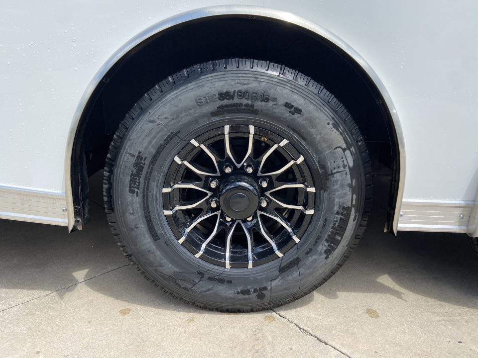New United Trailers UXT-8.5X16 Contractor