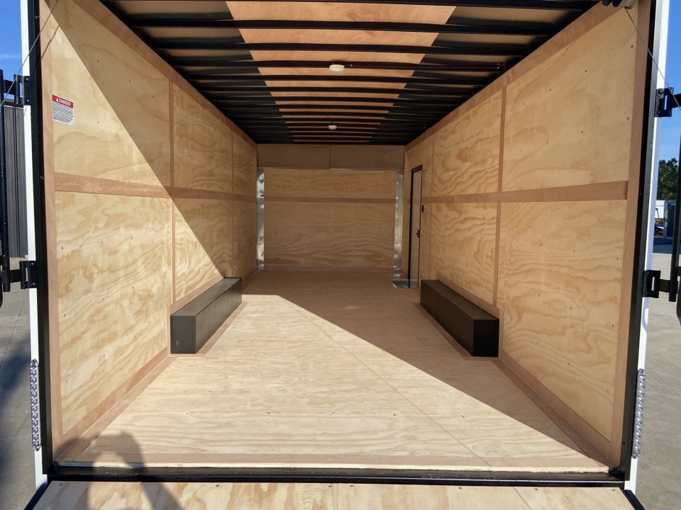 New United UXT-8.5X22Enclosed Trailer
