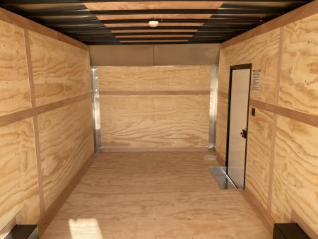 New United UXT-8.5X22Enclosed Trailer