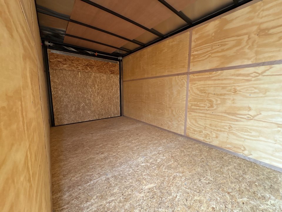 2027 Interstate Trailers photo 3