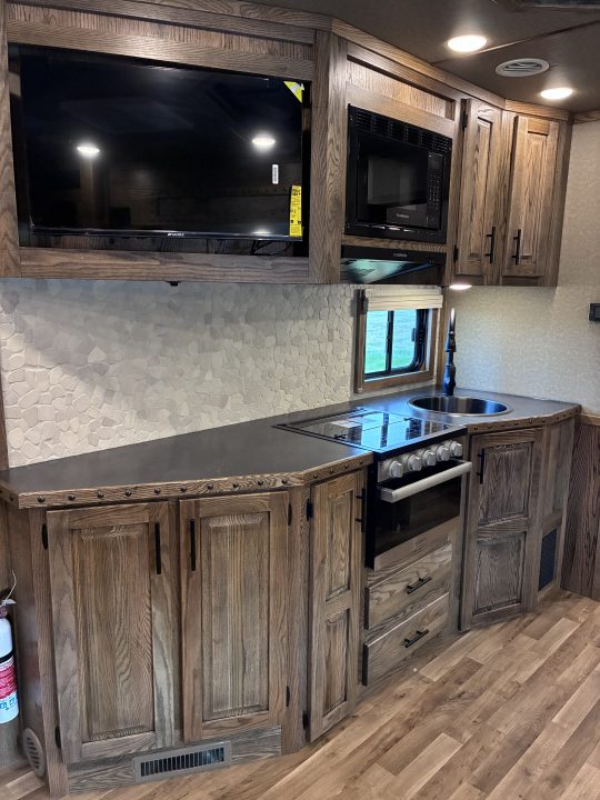 New 2027 Lakota Infinity 3H 16' LQ Horse Trailer