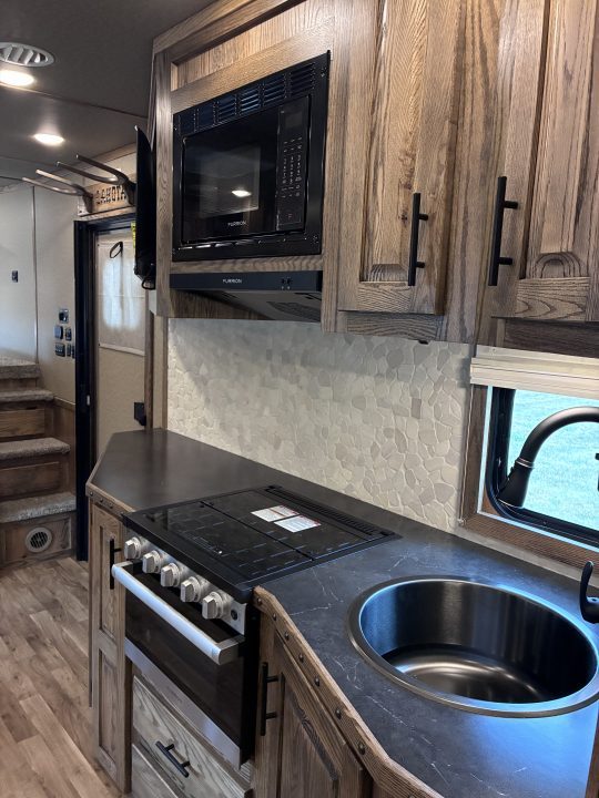 New 2027 Lakota Infinity 3H 16' LQ Horse Trailer