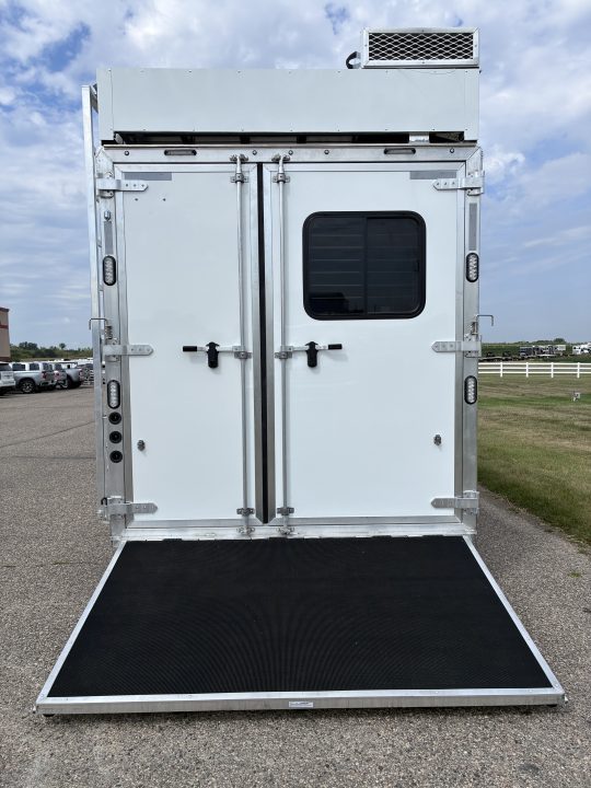 New 2027 Lakota Infinity 3H 16' LQ Horse Trailer