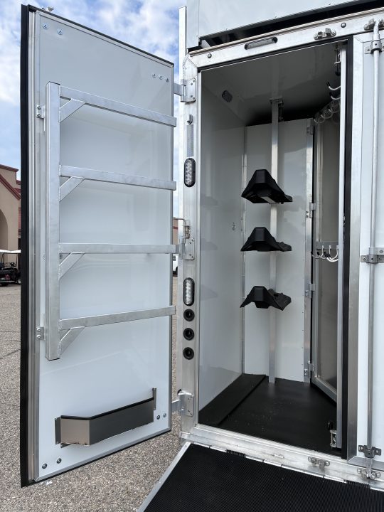 New 2027 Lakota Infinity 3H 16' LQ Horse Trailer