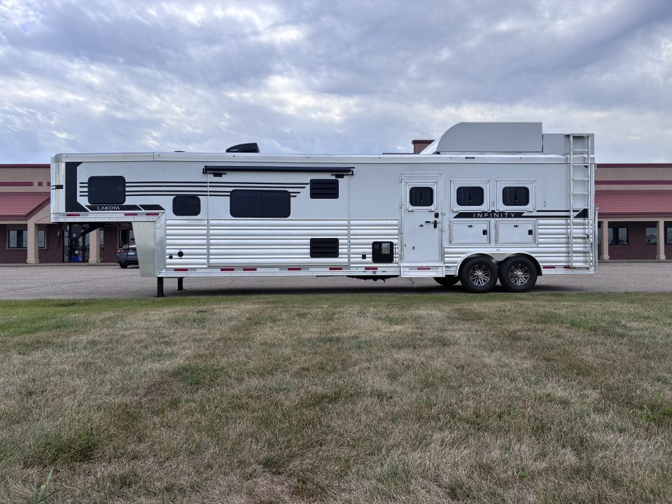 New 2027 Lakota Infinity 3H 16' LQ Horse Trailer