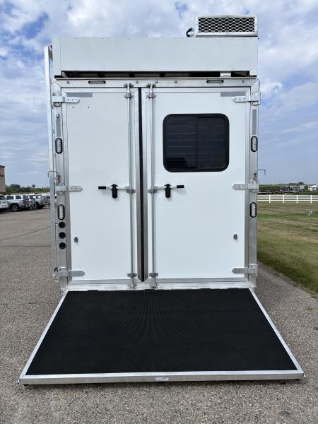 New 2027 Lakota Infinity 3H 16' LQ Horse Trailer