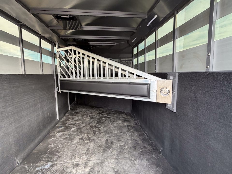 New 2026 Trails West 17' SANTA FE Living Quarter Stock / Stock Combo Trailer