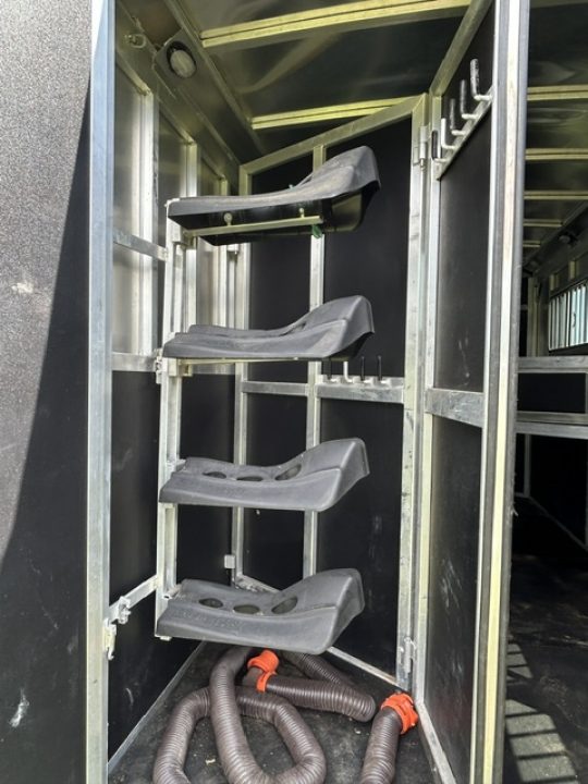 Used 2022 Shadow 2022 Shadow Pro Series 4H 9' LQ with Slide Horse Trailer Horse Trailer