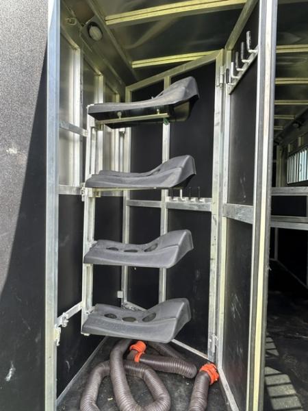 Used 2022 Shadow 2022 Shadow Pro Series 4H 9' LQ with Slide Horse Trailer Horse Trailer