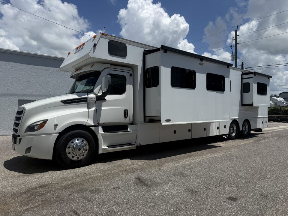 Used 2023 Renegade 45' Tandem Axle Motorcoach