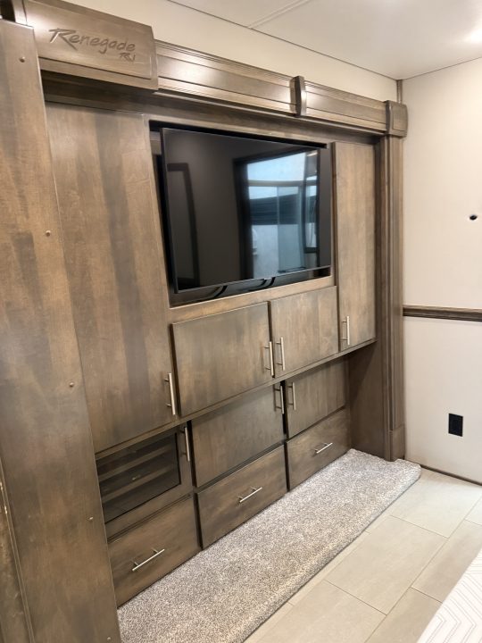 Used 2023 Renegade 45' Tandem Axle Motorcoach