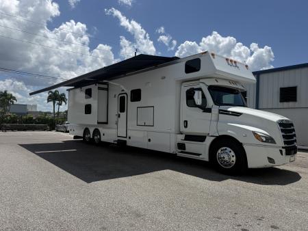 Used 2023 Renegade 45' Tandem Axle Motorcoach