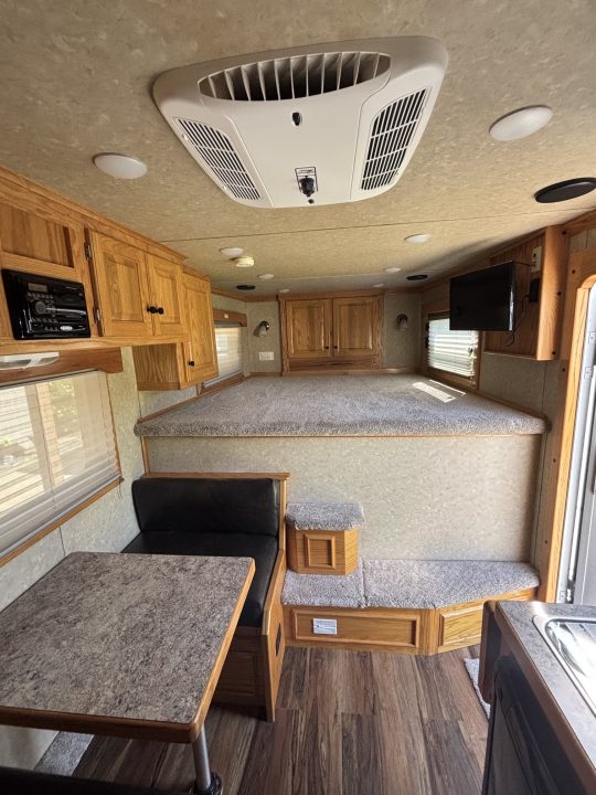 Consignment 2014 Adam 4 Horse Aluminum Excursion 8' LQ Horse Trailer
