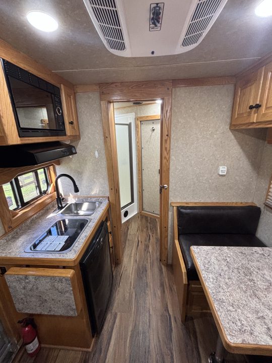 Consignment 2014 Adam 4 Horse Aluminum Excursion 8' LQ Horse Trailer