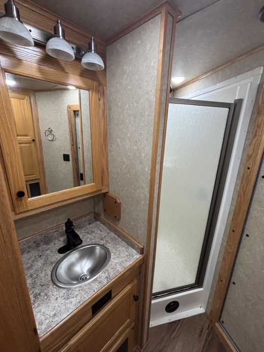 Consignment 2014 Adam 4 Horse Aluminum Excursion 8' LQ Horse Trailer