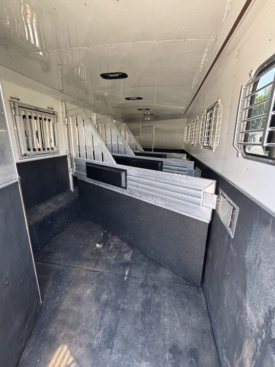 Consignment 2014 Adam 4 Horse Aluminum Excursion 8' LQ Horse Trailer