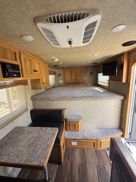 Consignment 2014 Adam 4 Horse Aluminum Excursion 8' LQ Horse Trailer