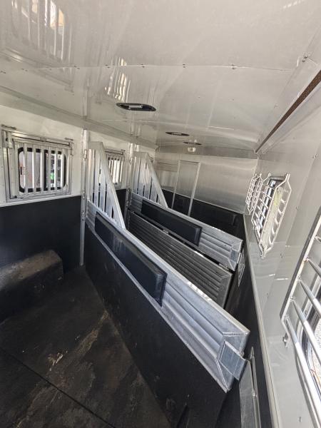 Consignment 2014 Adam 4 Horse Aluminum Excursion 8' LQ Horse Trailer