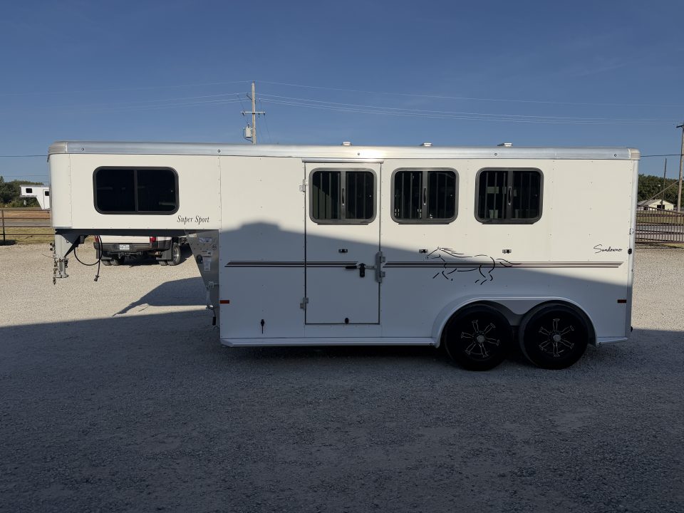 New 2025 Sundowner 3 Horse Gooseneck Horse Trailer
