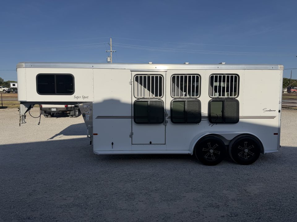New 2025 Sundowner 3 Horse Gooseneck Horse Trailer