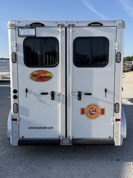 New 2025 Sundowner 3 Horse Gooseneck Horse Trailer