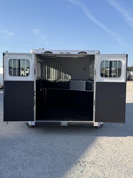 New 2025 Sundowner 3 Horse Gooseneck Horse Trailer