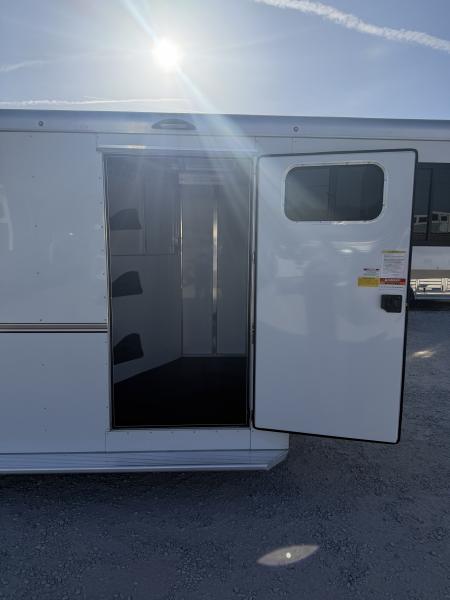 New 2025 Sundowner 3 Horse Gooseneck Horse Trailer