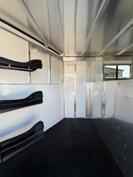 New 2025 Sundowner 3 Horse Gooseneck Horse Trailer