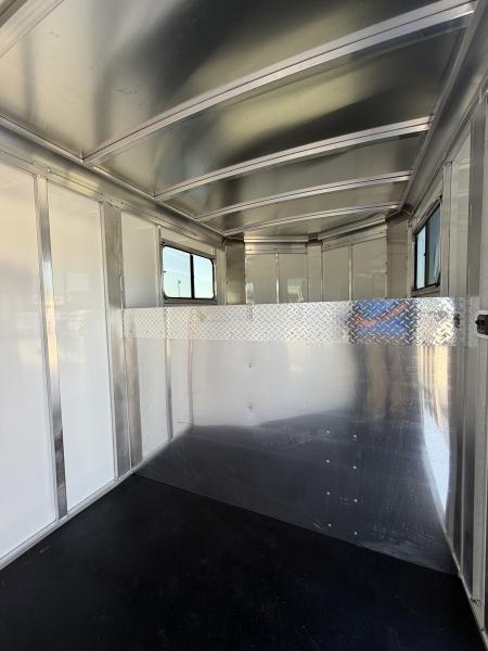 New 2025 Sundowner 3 Horse Gooseneck Horse Trailer