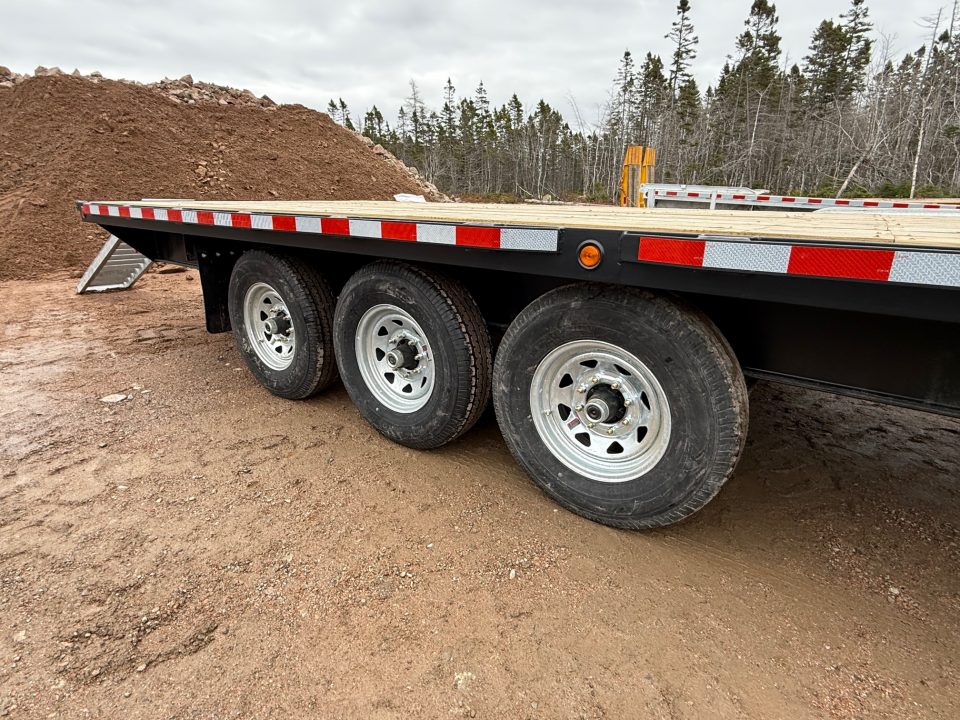 New 2027 Canada Trailers 8 1/2 x 28' Deckover Equipment Trailer