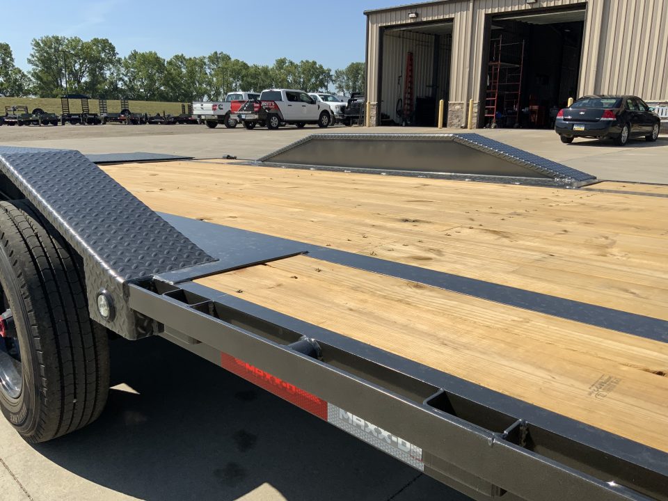 New 2027 MAXX-D 102 X 32 H9X Gooseneck Equipment Trailer