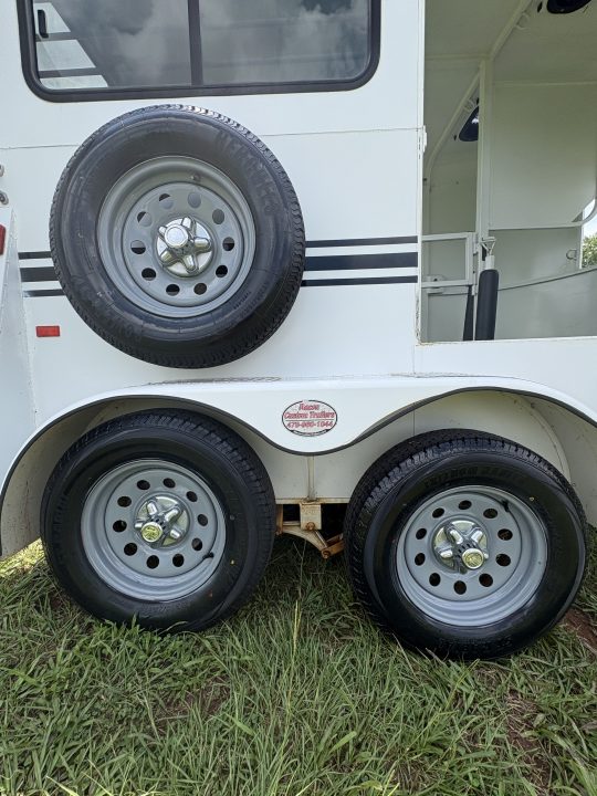 Used 2013 Bee K &K Horse Trailer
