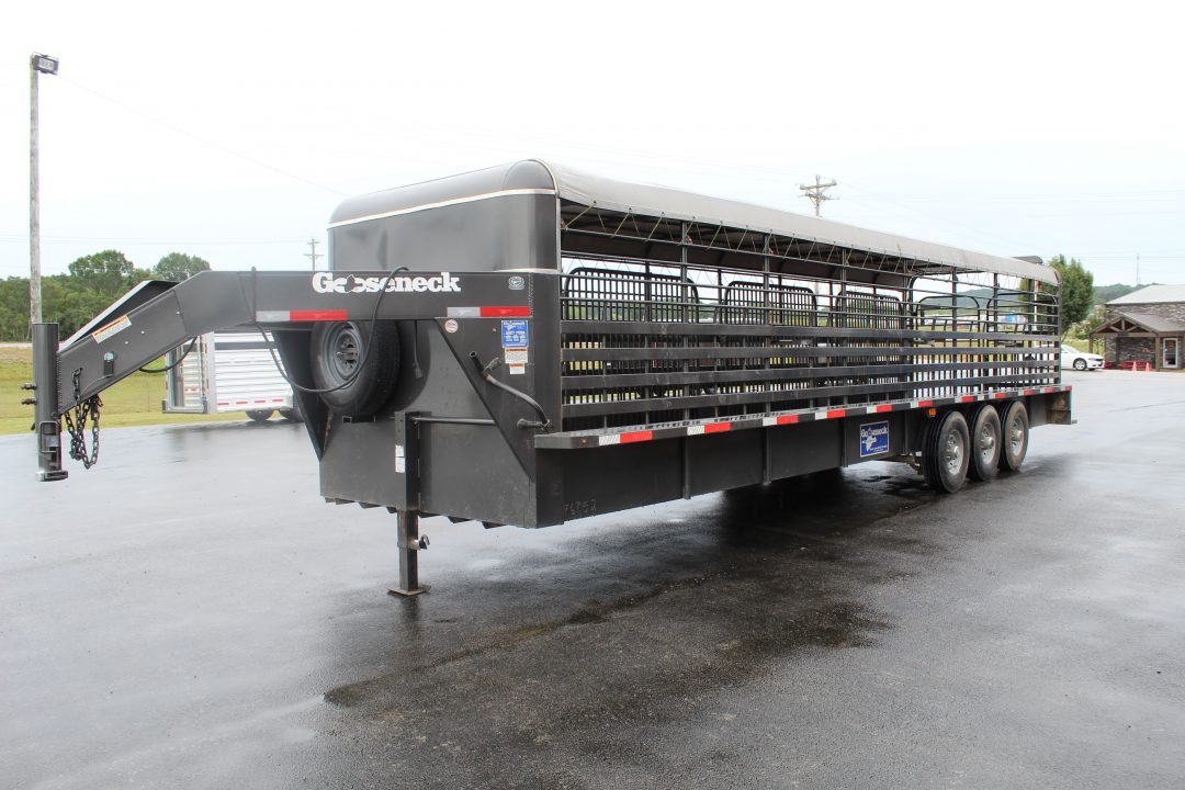 Used 2022 Gooseneck Trailer MFG 32 FOOT Stock / Stock Combo Trailer