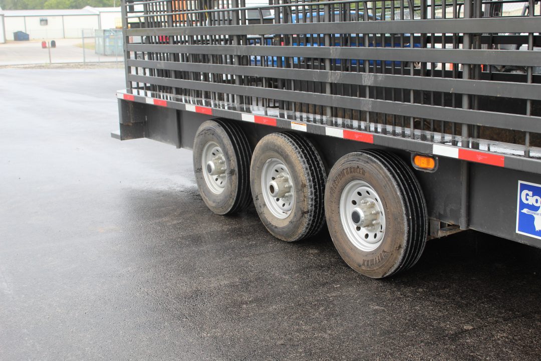 Used 2022 Gooseneck Trailer MFG 32 FOOT Stock / Stock Combo Trailer