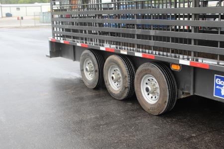 Used 2022 Gooseneck Trailer MFG 32 FOOT Stock / Stock Combo Trailer