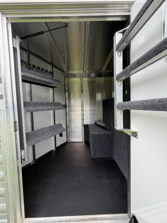 Consignment 2022 4-Star Trailers 3H Slant Gooseneck Horse Trailer