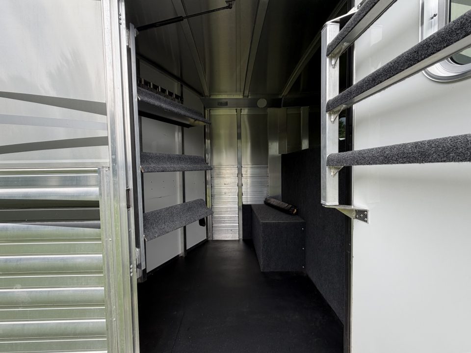 Consignment 2022 4-Star Trailers 3H Slant Gooseneck Horse Trailer