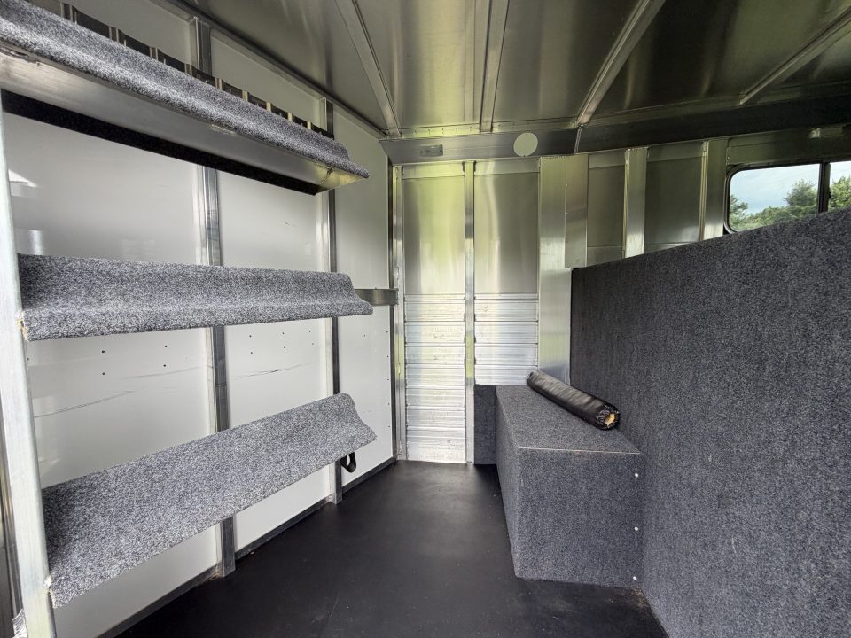 Consignment 2022 4-Star Trailers 3H Slant Gooseneck Horse Trailer