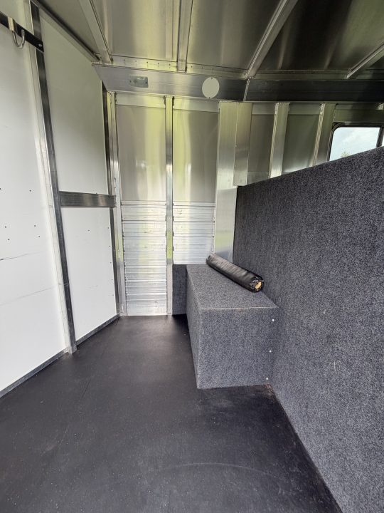 Consignment 2022 4-Star Trailers 3H Slant Gooseneck Horse Trailer
